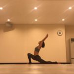 三日月のポーズ